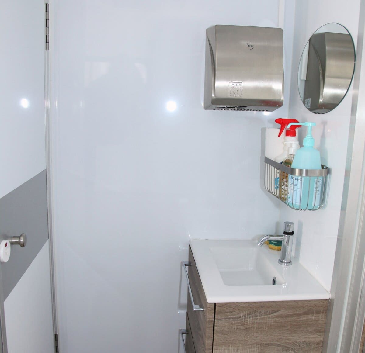 Véhicule toilette sanitaire n°1 - 4