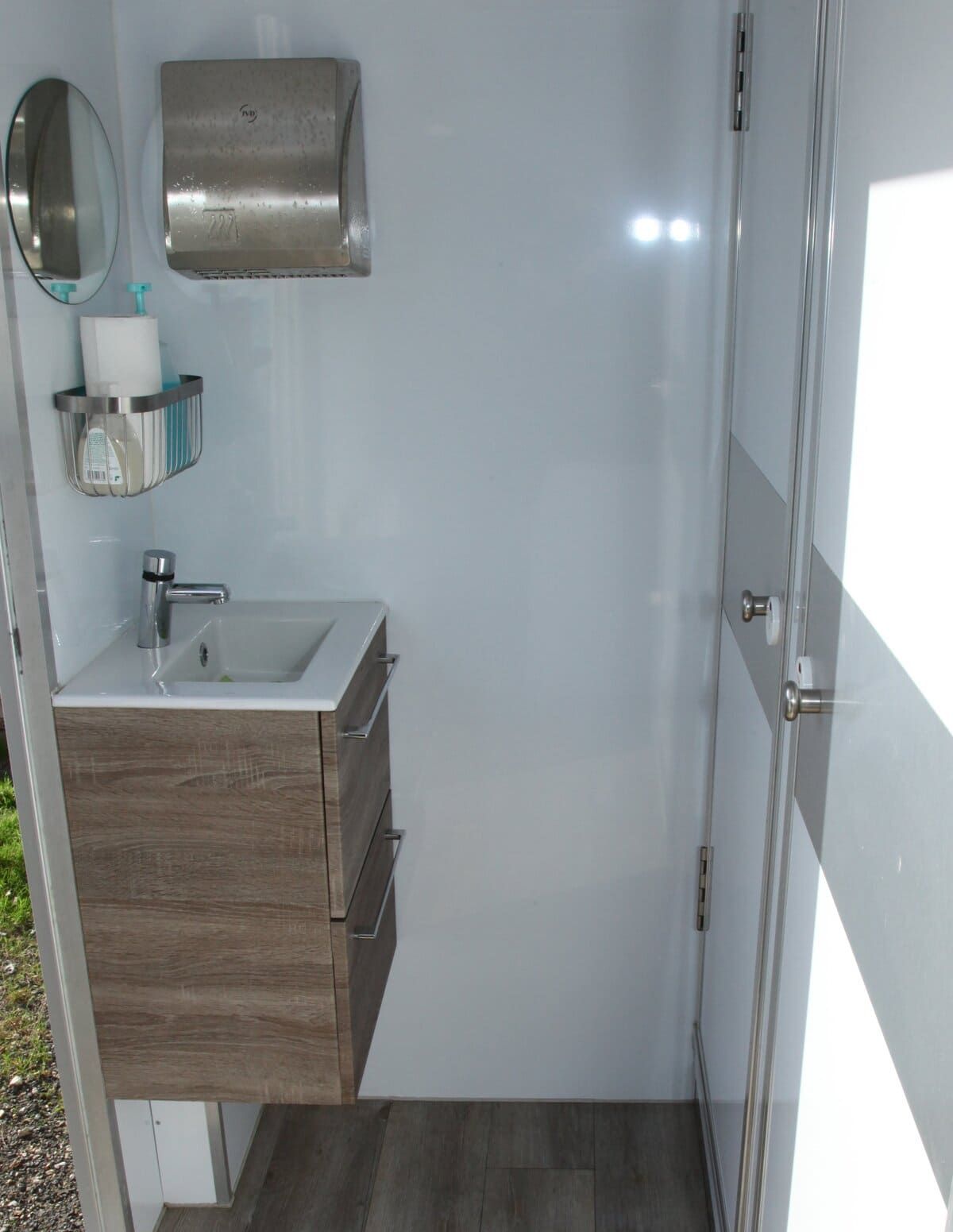 Véhicule toilette sanitaire n°1 - 6