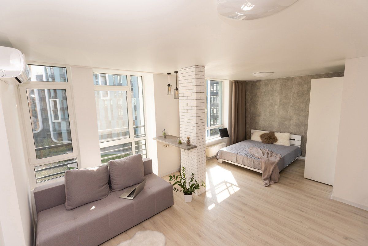 intérieur d'un appartement. Visuel sur un canapé et un lit