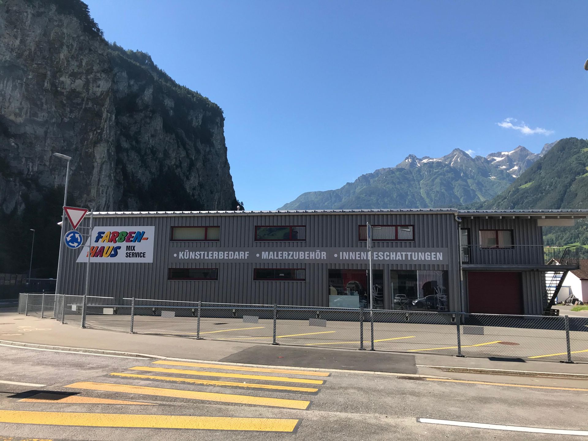 FARBEN-HAUS URI AG
