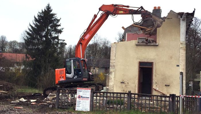 Démolition en cours d'une maison