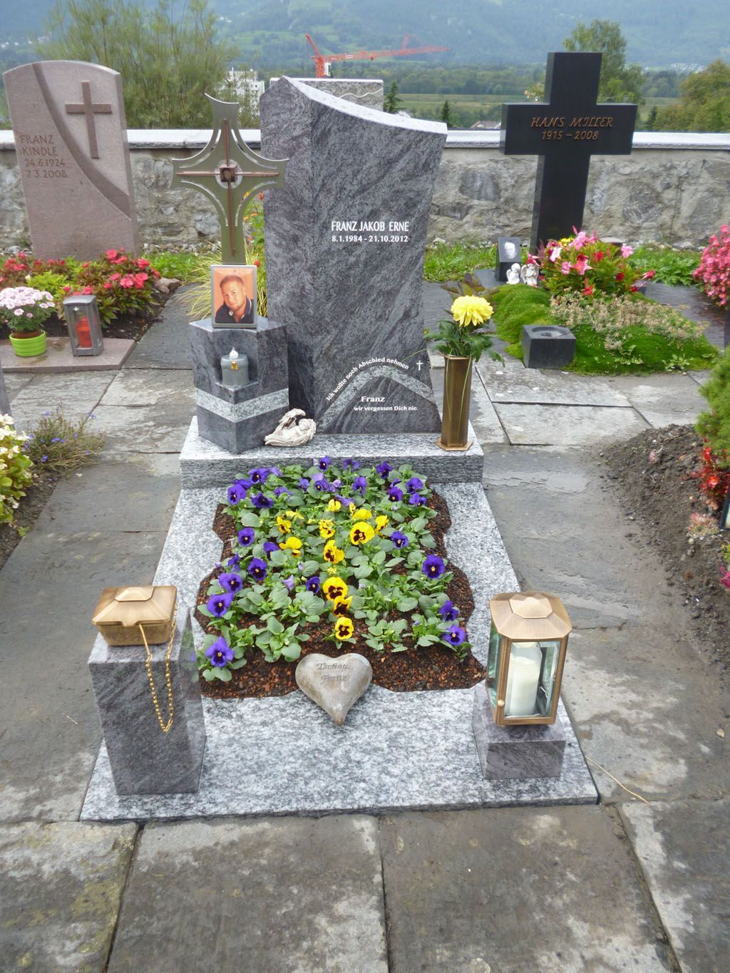 Grabstein9 - Mario Hilti AG