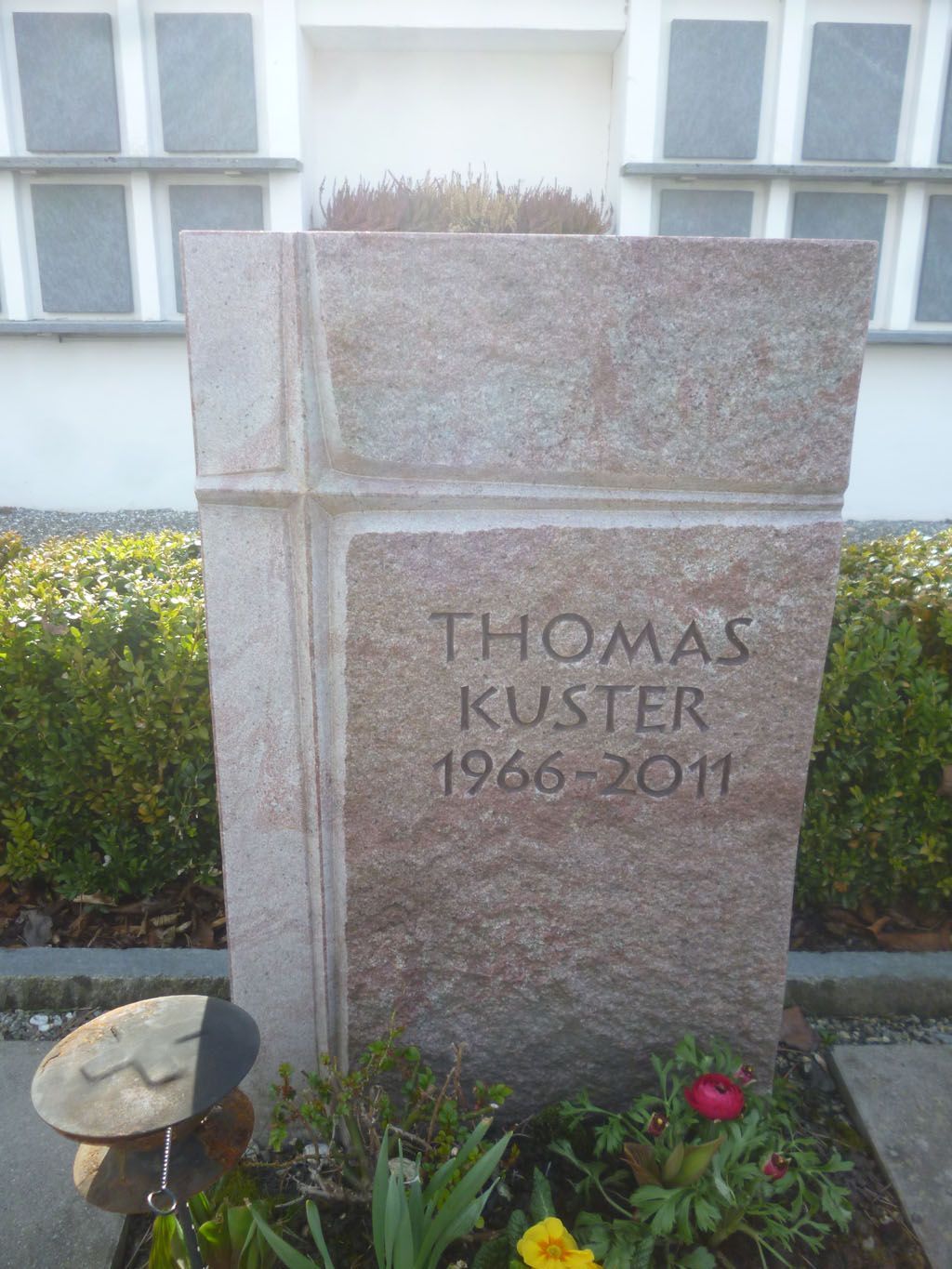 Grabstein2 - Mario Hilti AG