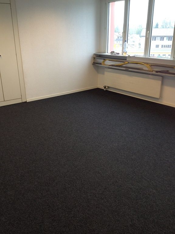 Büro Räume mit Teppich verlegt 1