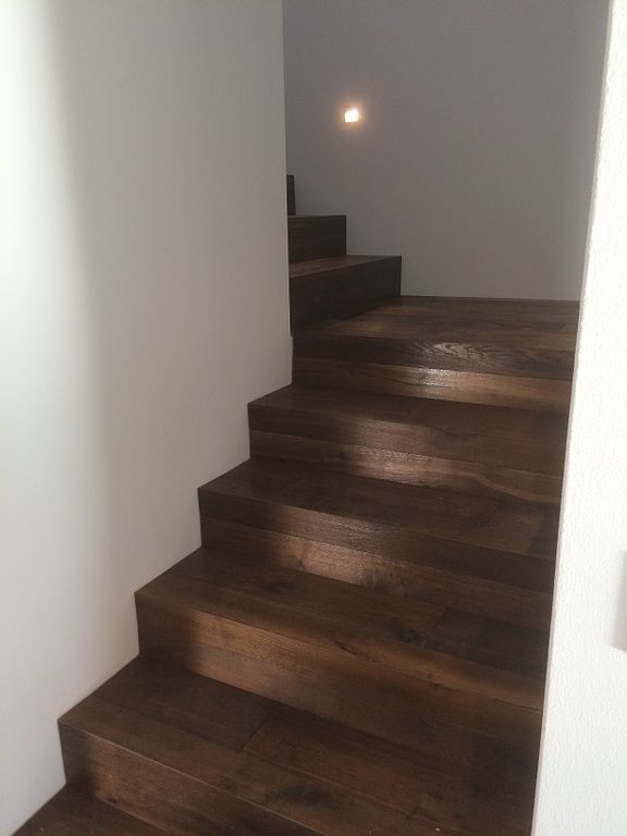 Eiche darkbrown astig gebürstet handgehobelt Landhausdielen