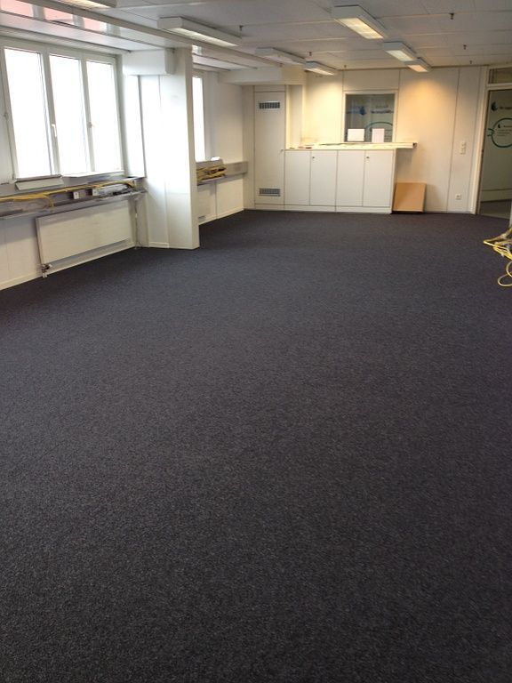 Büro Räume mit Teppich verlegt 2