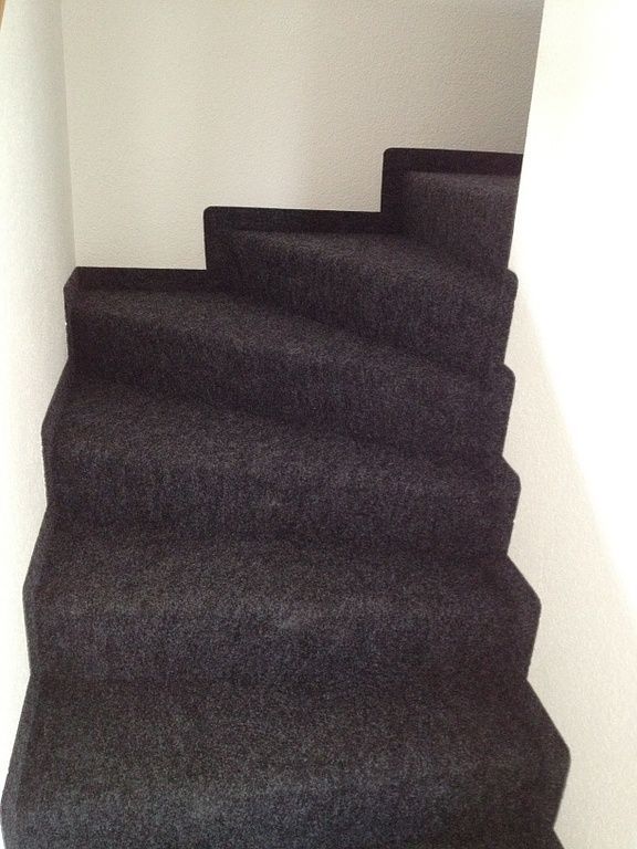 Teppich auf Treppe verlegt