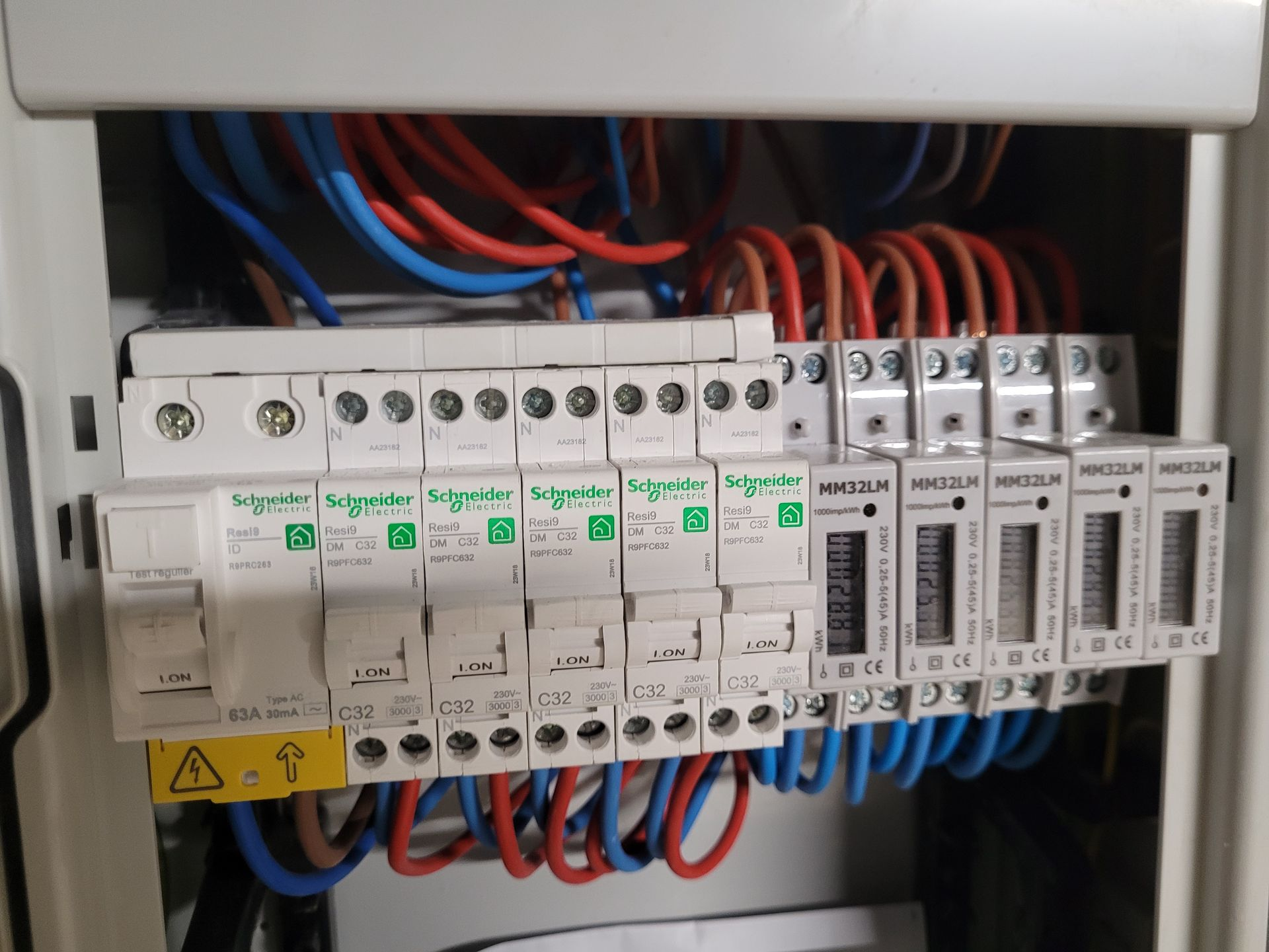 Mise aux normes d'un tableau électrique.
