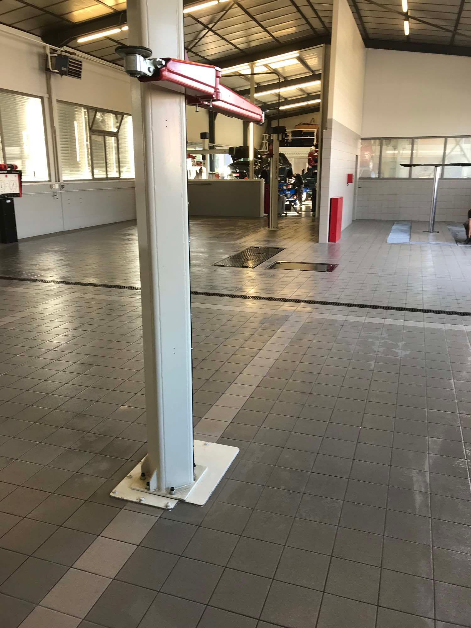 Carrelage dans un garage - Broye Carrelage SA