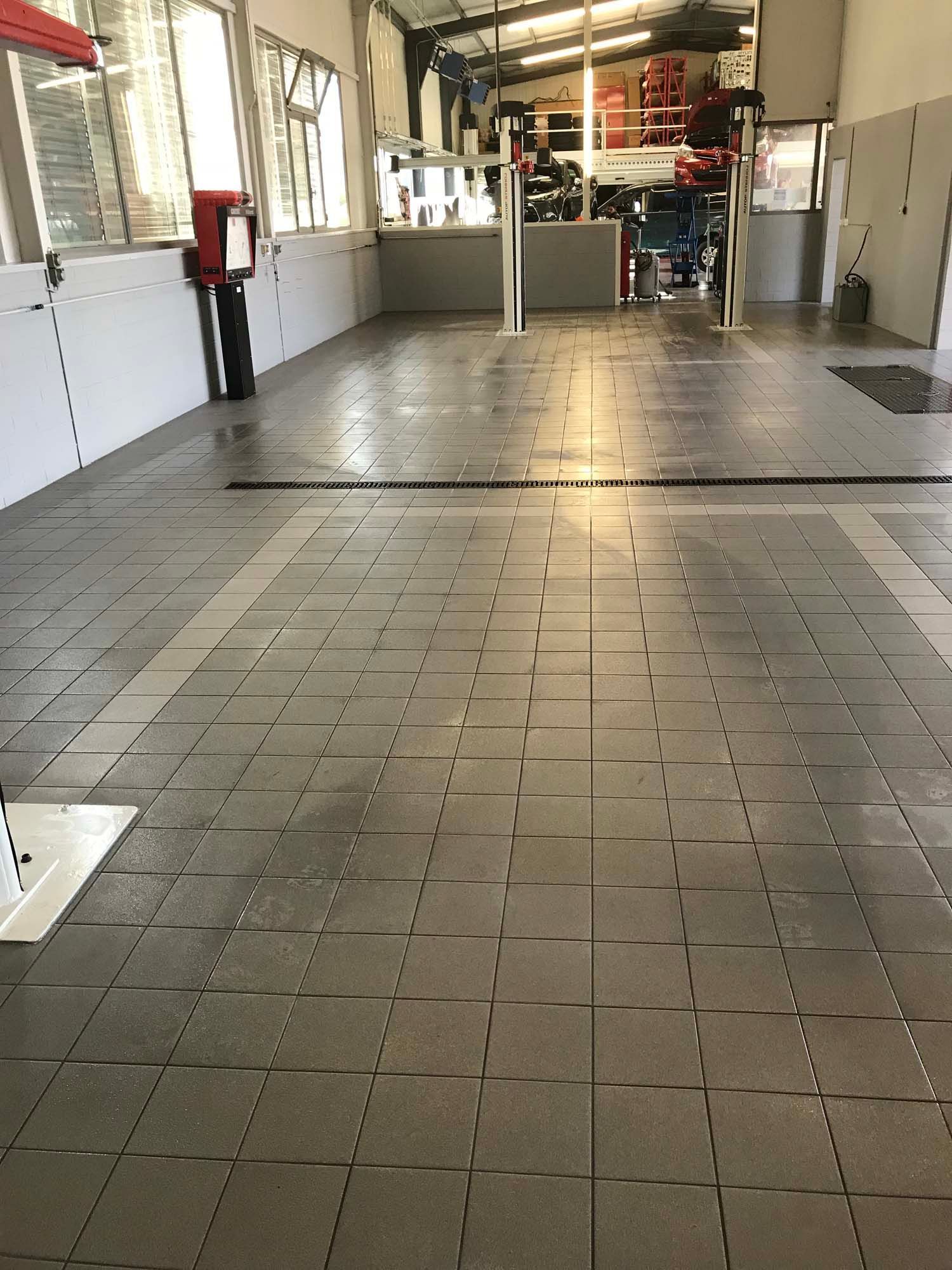 Carrelage dans un garage - Broye Carrelage SA