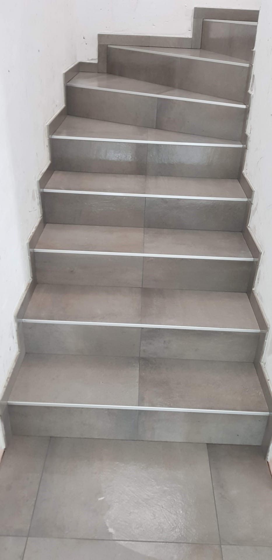 Carrelage d'escalier - Broye Carrelage SA