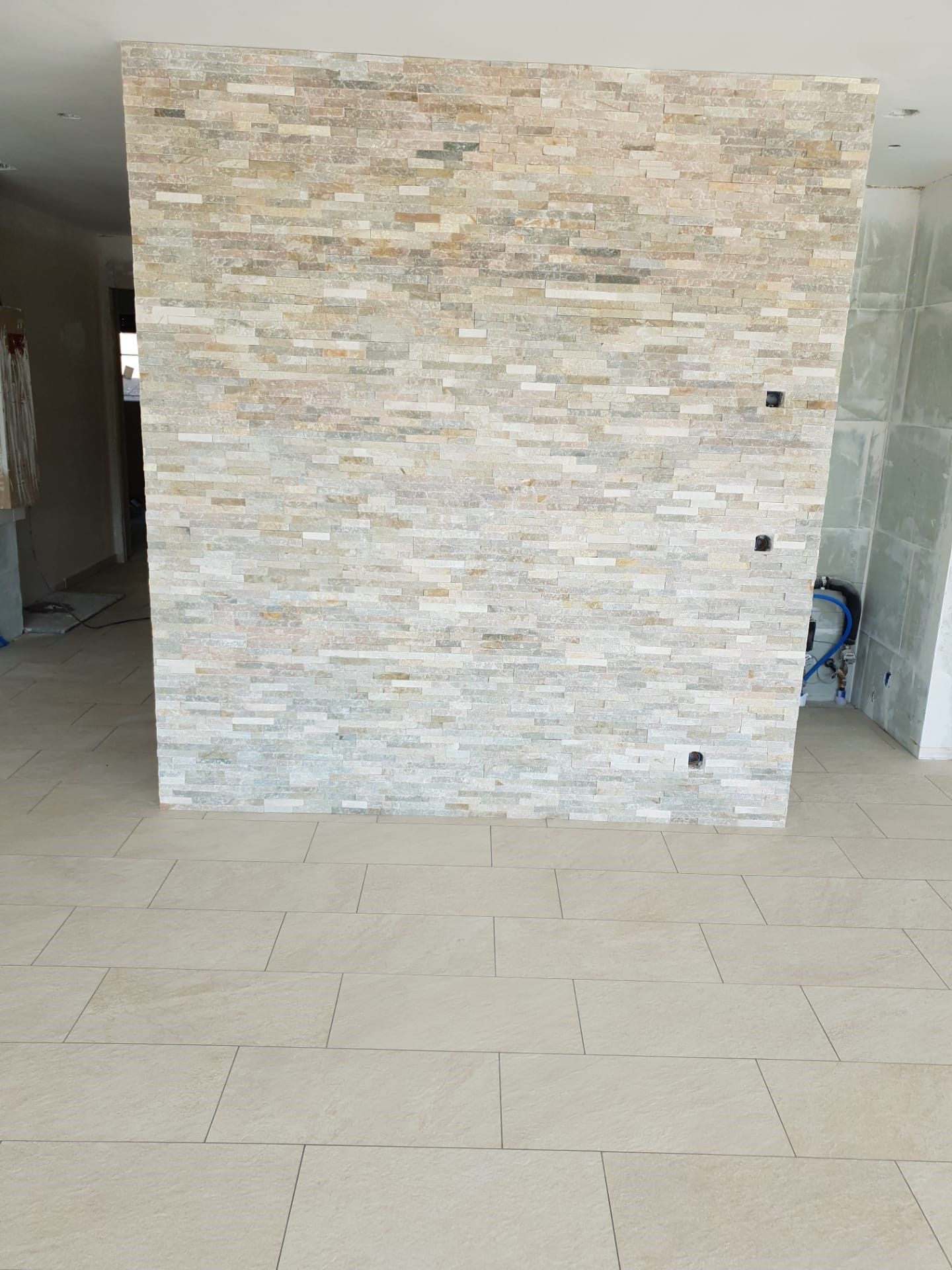 Mur en pierres naturelles - Broye Carrelage SA