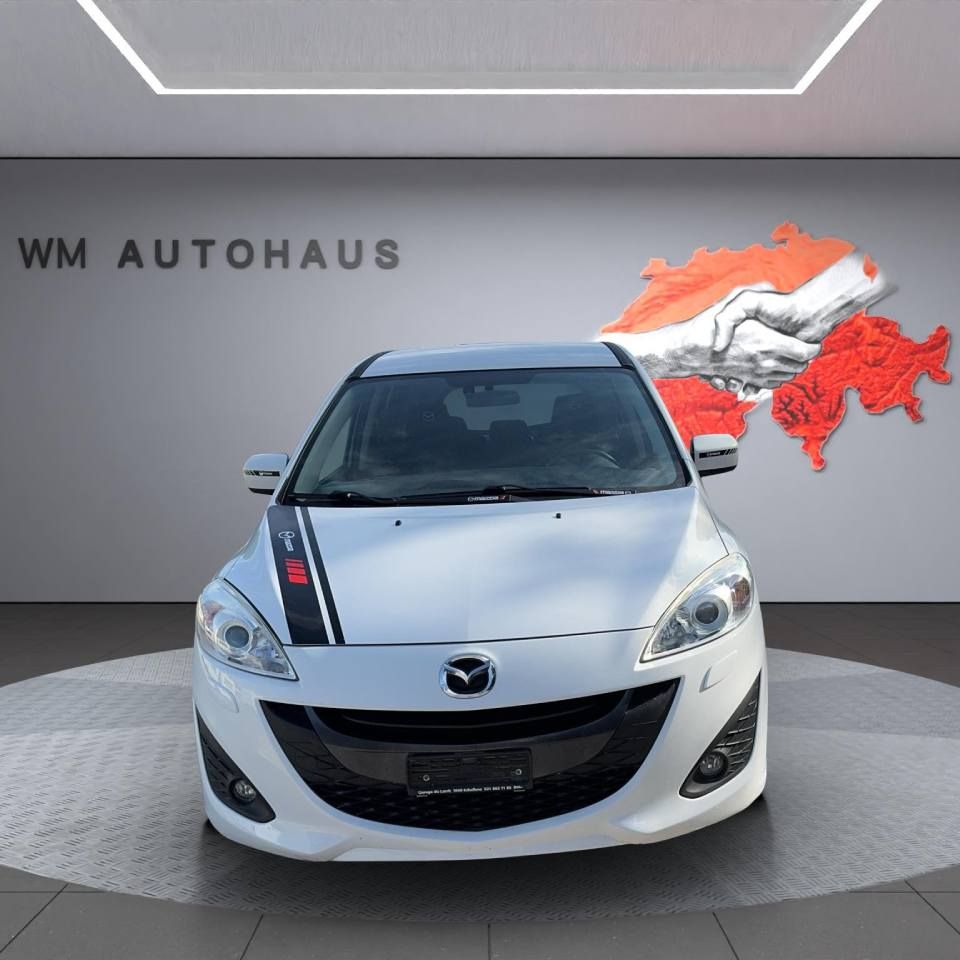 Weisses Auto im Showroom von der WM Autohaus GmbH