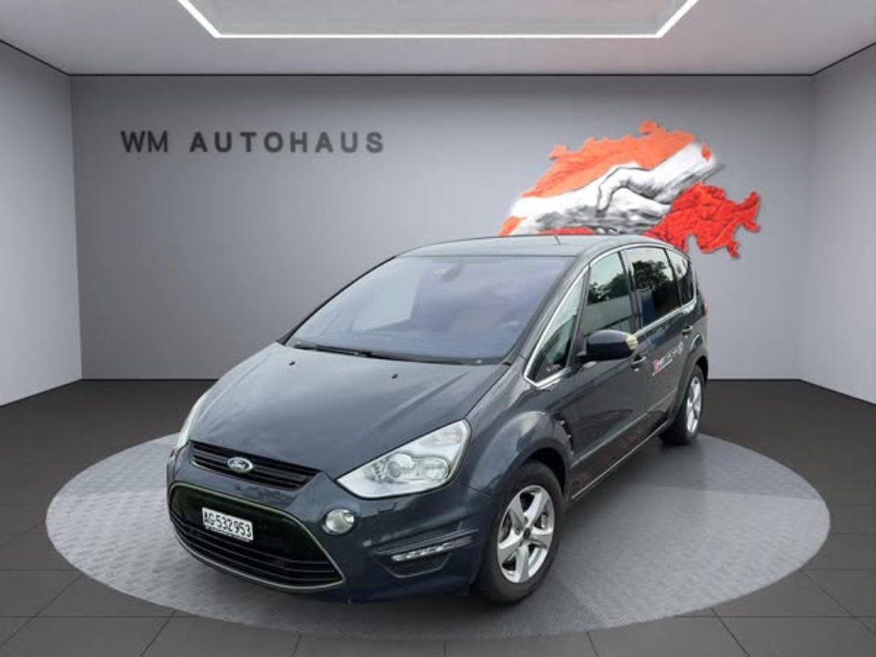 Schwarzes Auto im Showroom von der WM Autohaus GmbH