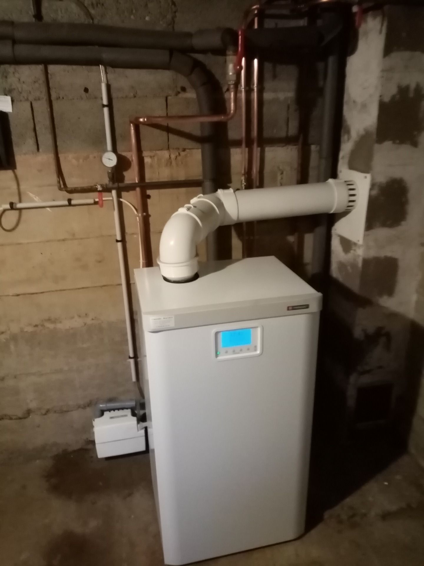 Chaudière avec tuyau évacuation de gaz