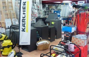 Una tienda con una pancarta que dice Karcher.