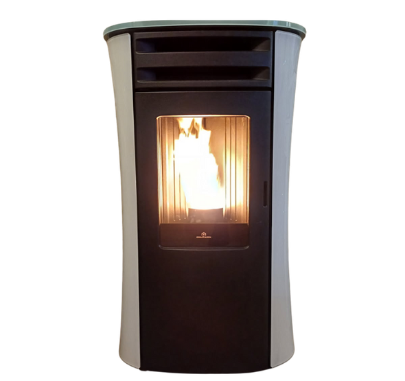 Un poêle blanc et noir avec une flamme qui en sort