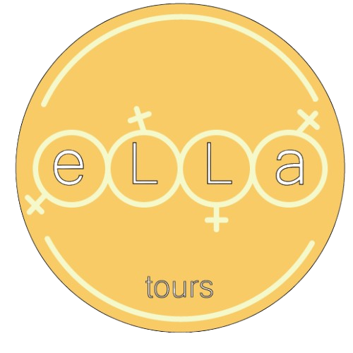 Logotipo: Mujer con sombrero, mochila, horizonte de la ciudad, palmera y las palabras "Ella Tours Barcelona".