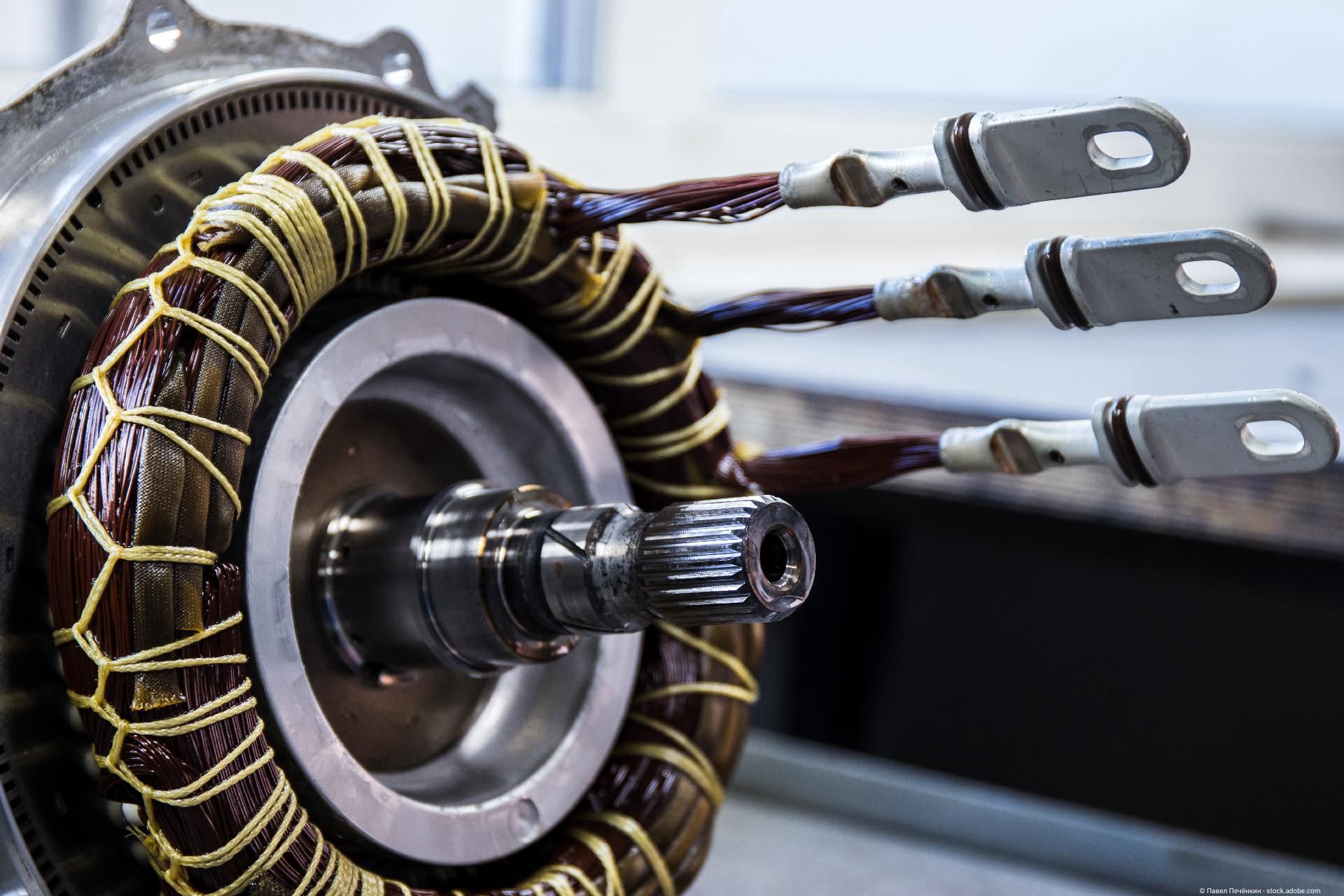 Zur Reparatur teilweise zerlegter IPM-SynRM-Motor