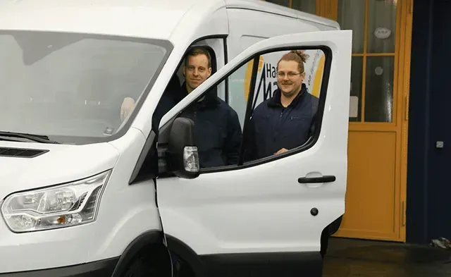 Instandhaltungsfahrzeug und Servicebus