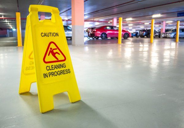 Tiefgeragen- und Parkhausreinigung