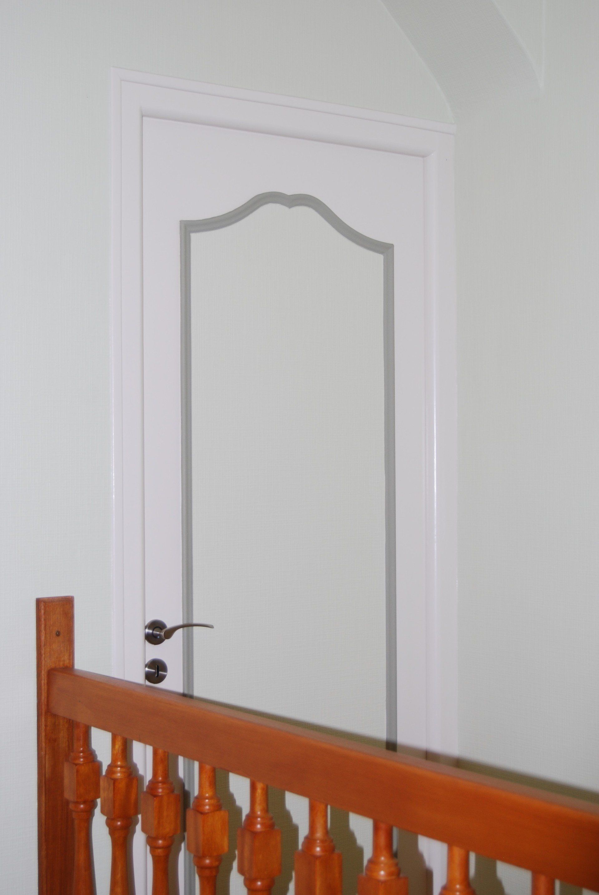 Boiseries et embellissement de porte