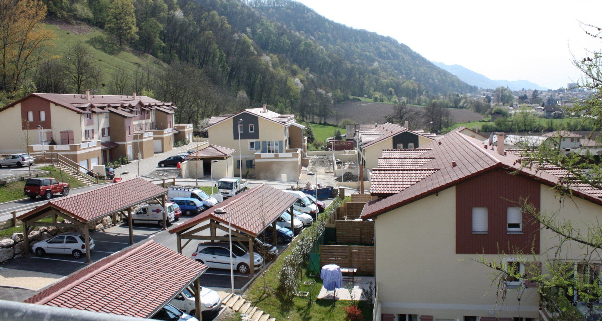 Toitures de plusieurs bâtiments