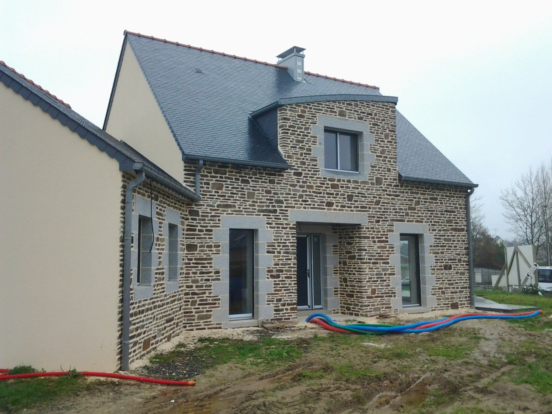Maison neuve, façade pierre + joint