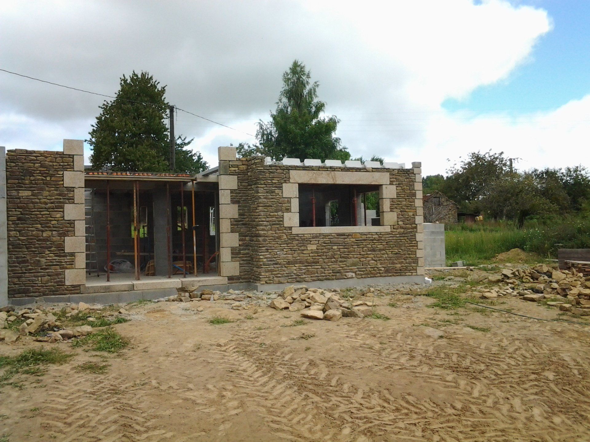 Maison neuve en pierre