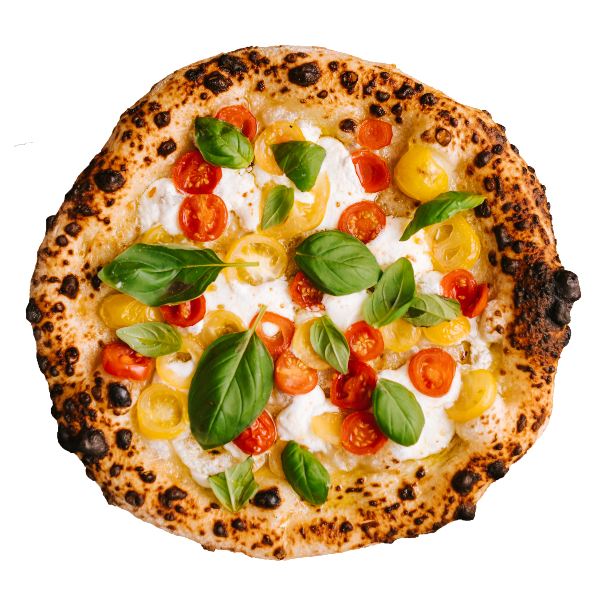 Pizza cubierta con tomates cherry rojos y amarillos, queso blanco y albahaca.