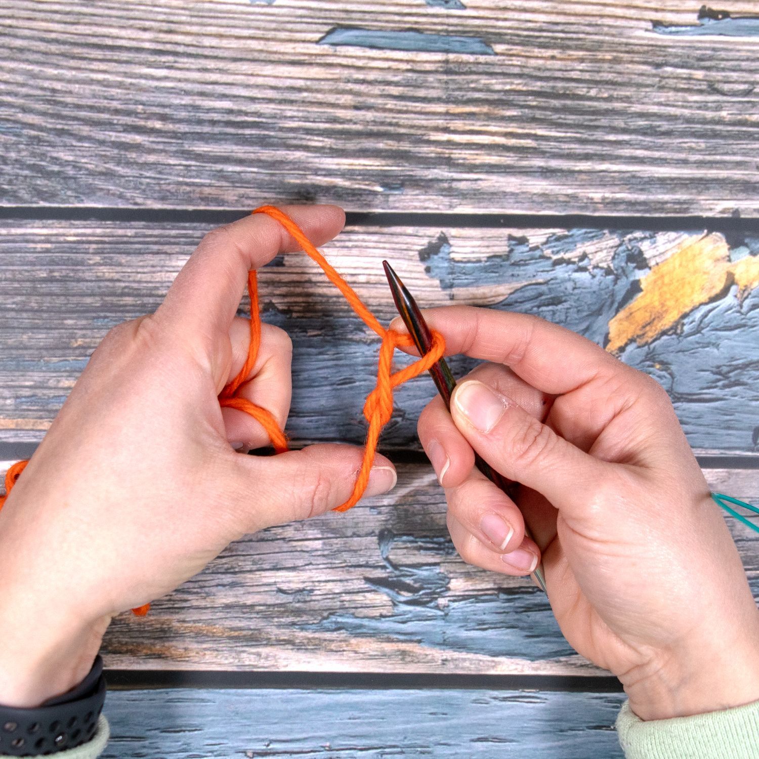 Faden fest ziehen beim Kreuzanschlag