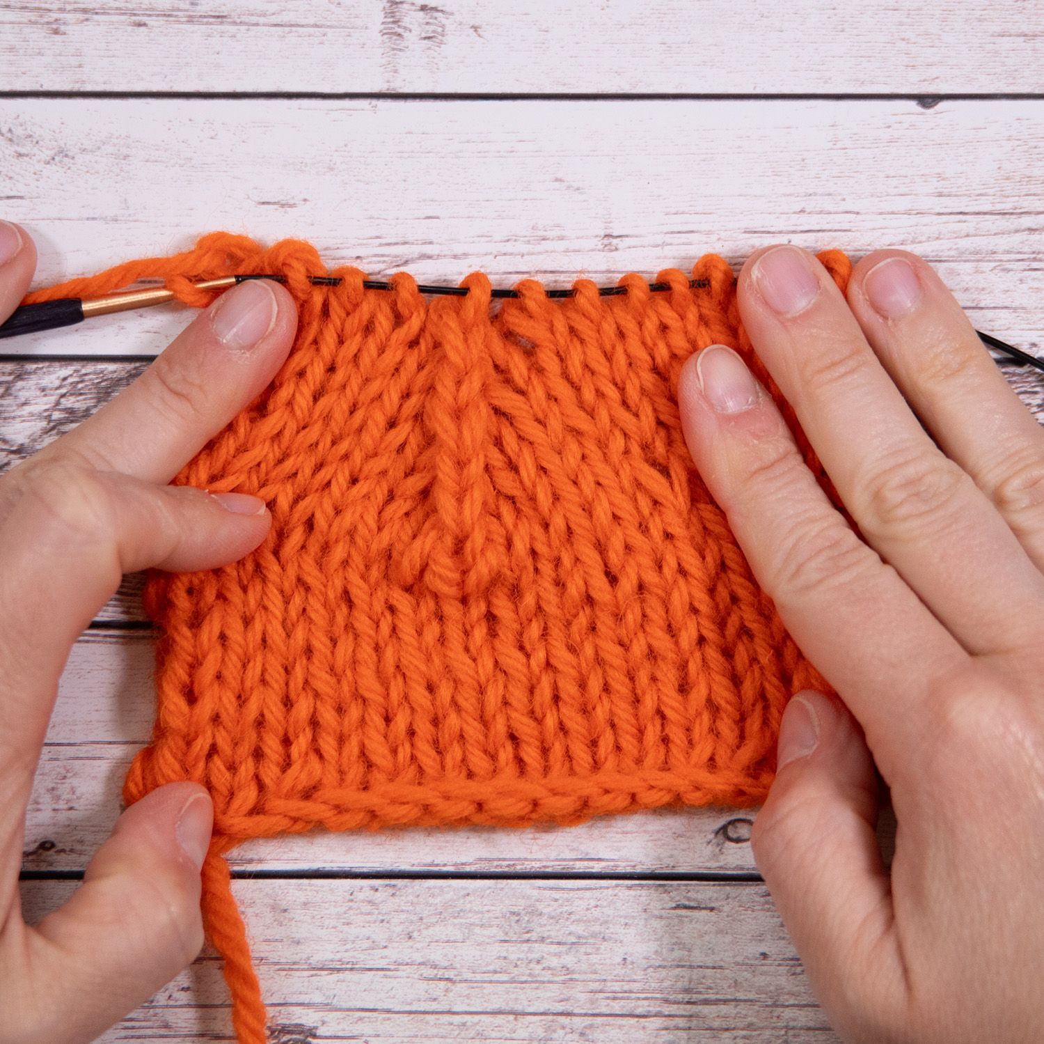 kostenloses Tutorial pdf Datei - gerade doppelte Abnahmen stricken, Maschen abnehmen mit gerader Mittellinie