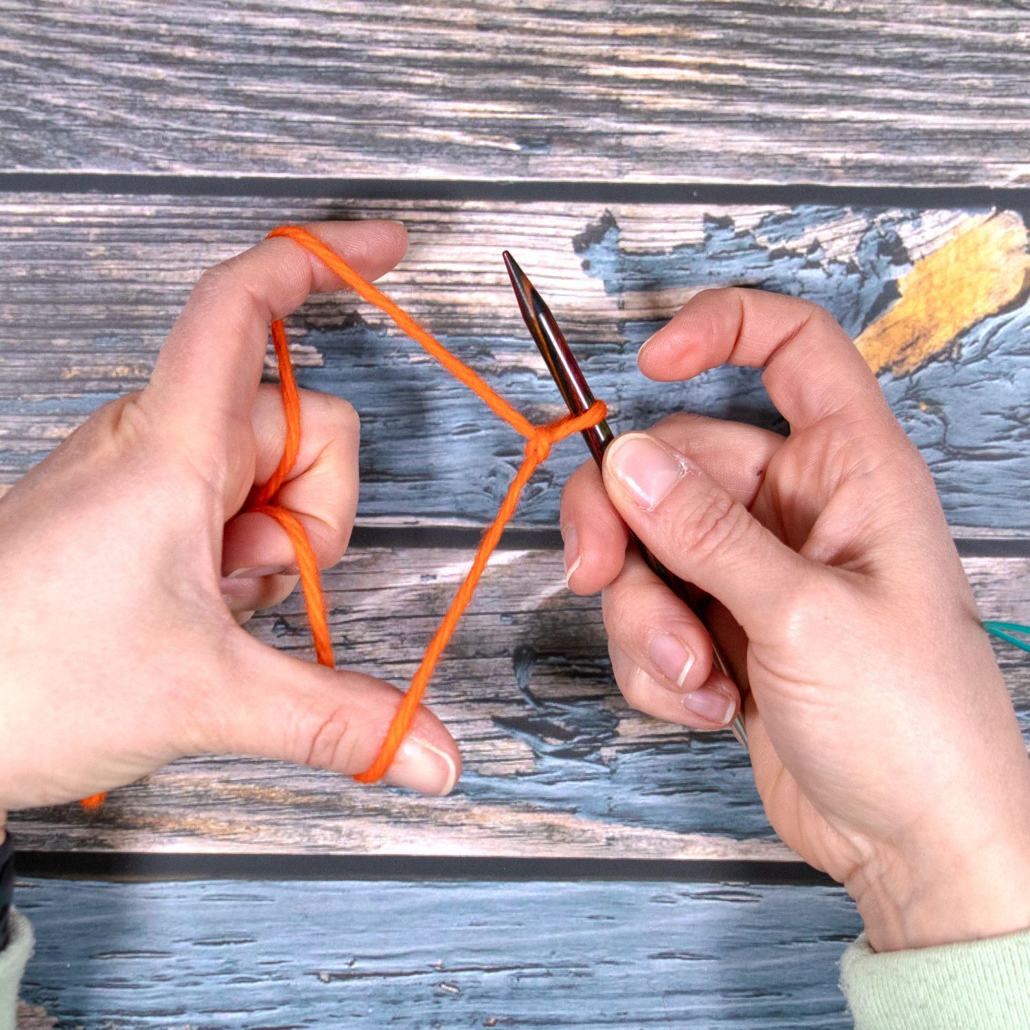 erste Masche auf der Nadel