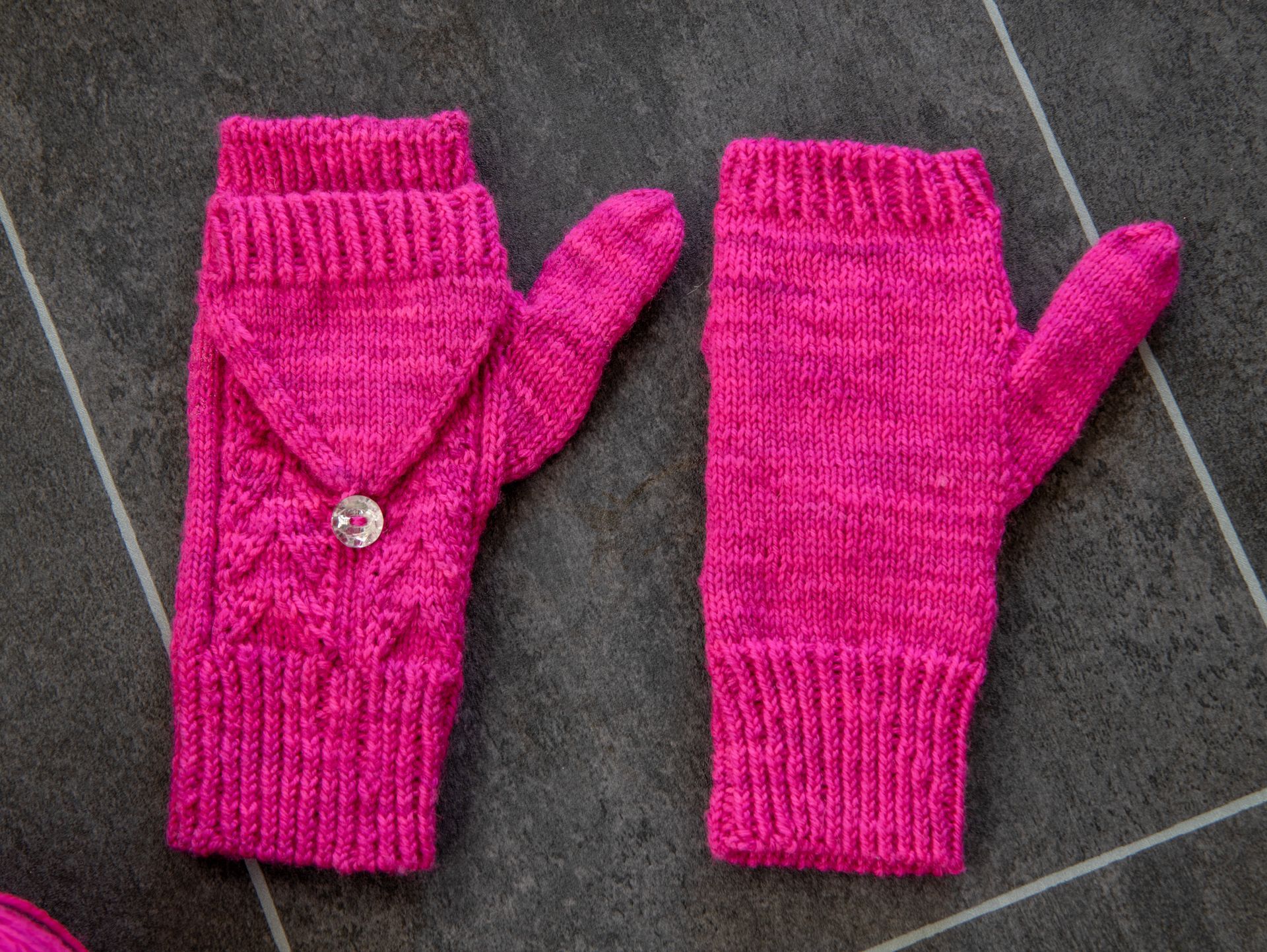 Two Twenty Three - Mittens in pink vorne und hinten