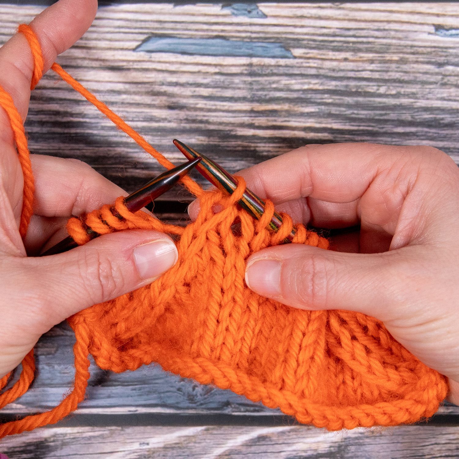 k2tog, bebildertes Tutorial zwei rechte Maschen zusammenstricken Bild 5