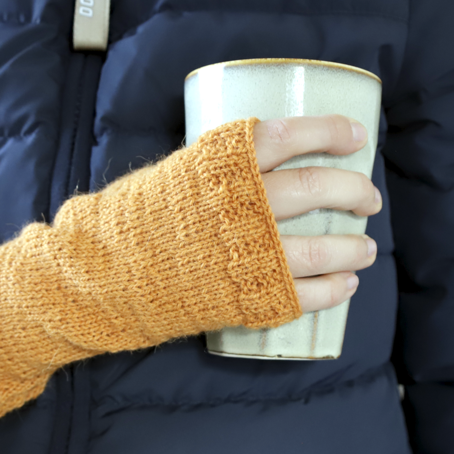 Mittens mit schlichtem Bündchenmuster in 3 Farben