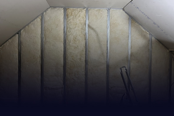 Des combles avec de l'isolation thermique