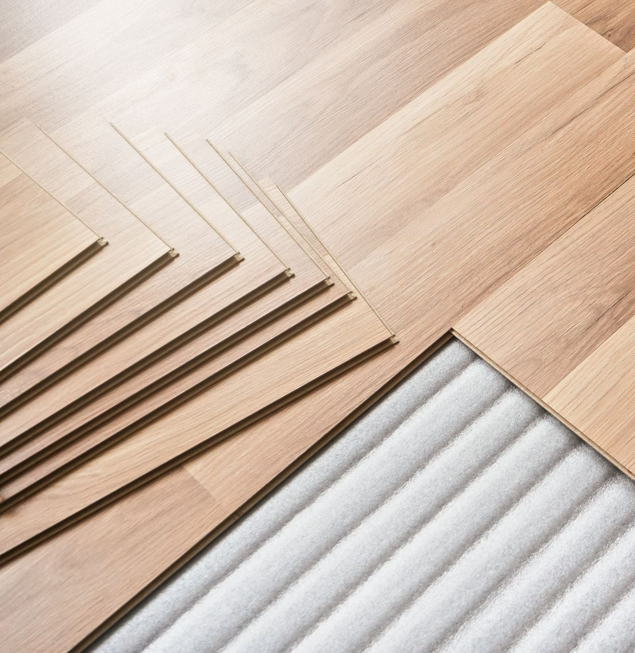Des lames de parquet flottant avec une sous-couche