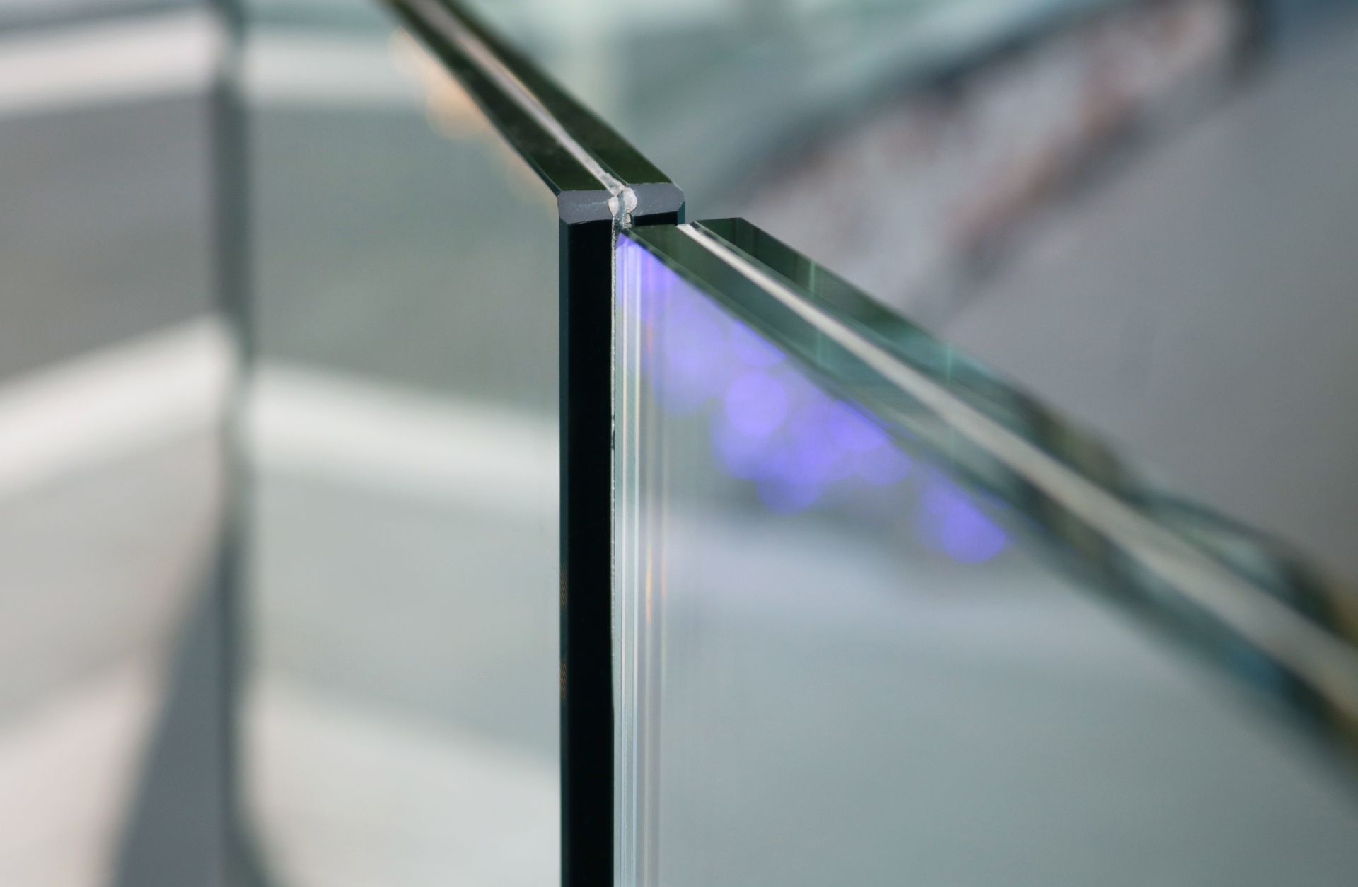 Tranche de deux vitres au verre feuilleté