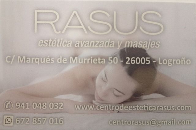 Anuncio de spa/belleza de RASUS estética avanzada y masaje con datos de contacto y una mujer recibiendo un masaje.