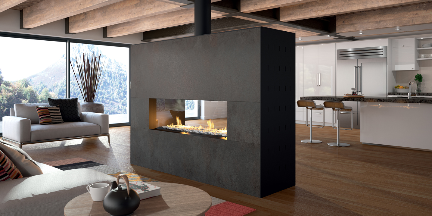 Salon moderne avec cheminée double face et vue sur les montagnes enneigées à travers de grandes fenêtres.