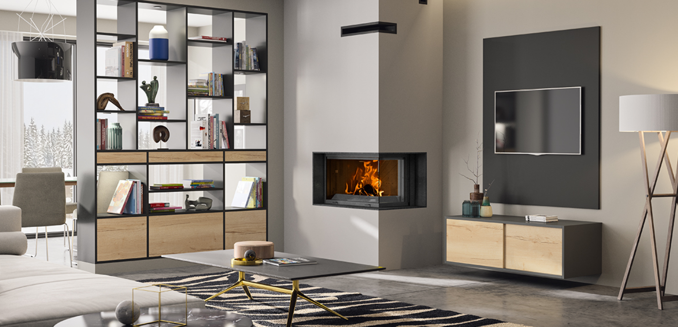 Salon moderne avec cheminée, étagères intégrées et meuble TV suspendu.