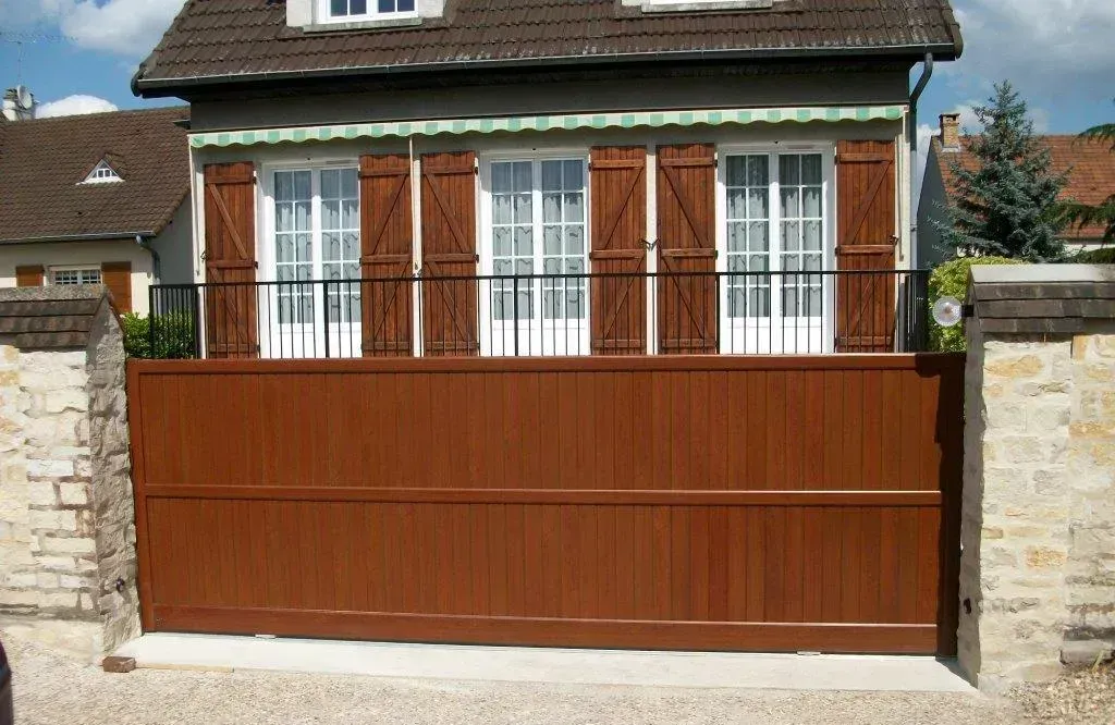 Portail coulissant aluminium ton bois