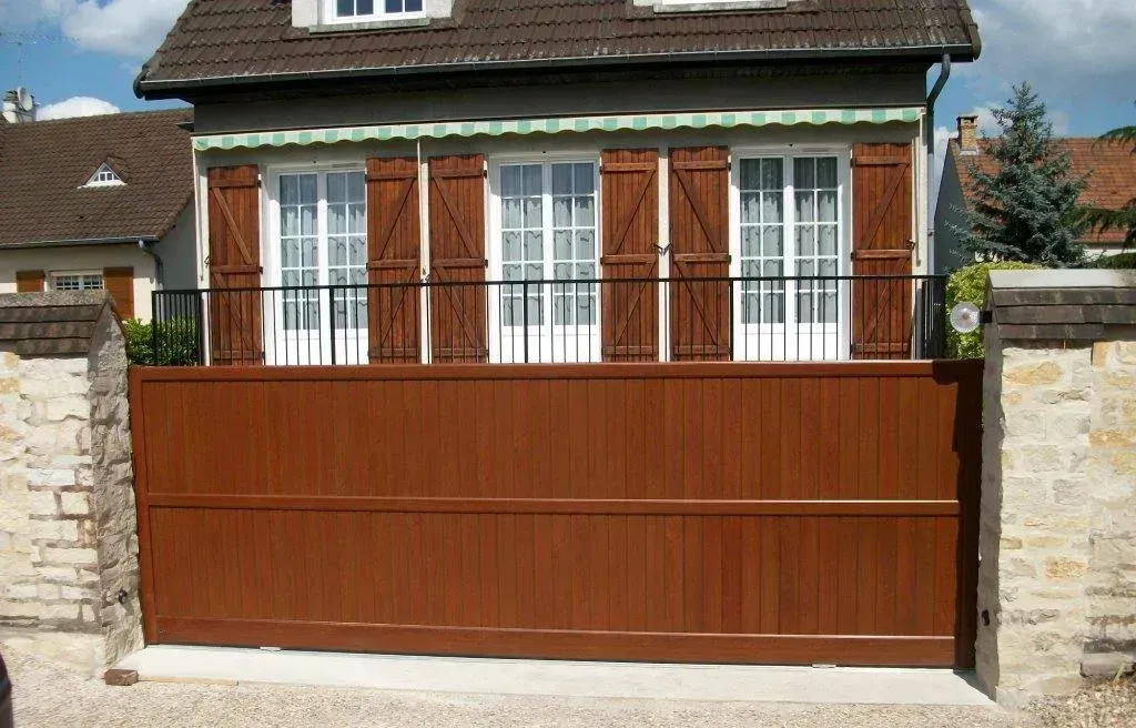 Portail marron en alu