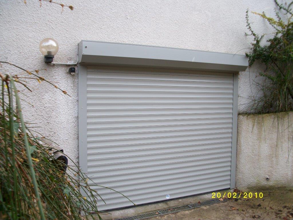 Garage avec rideau roulant