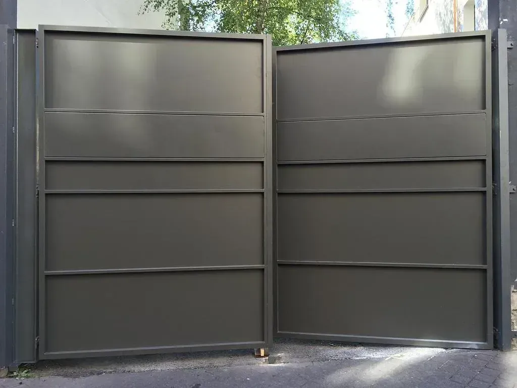 Portail en tôle d'extérieur