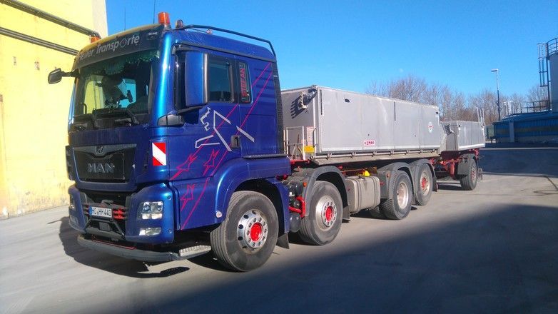 Schwerlast Transporter der Firma Heller Transporte GmbH & Co. KG