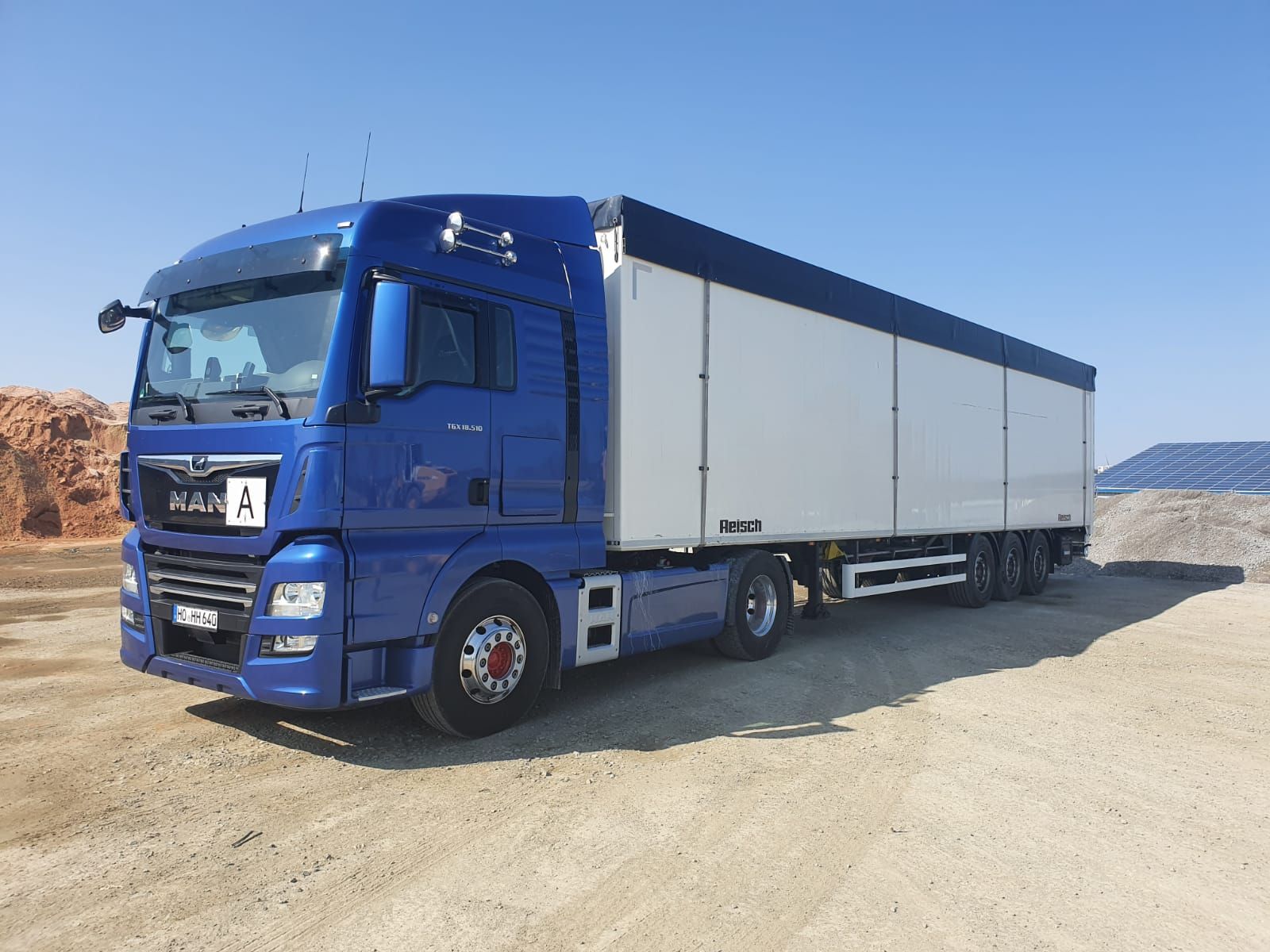 Schwerlast Transporter der Firma Heller Transporte GmbH & Co. KG