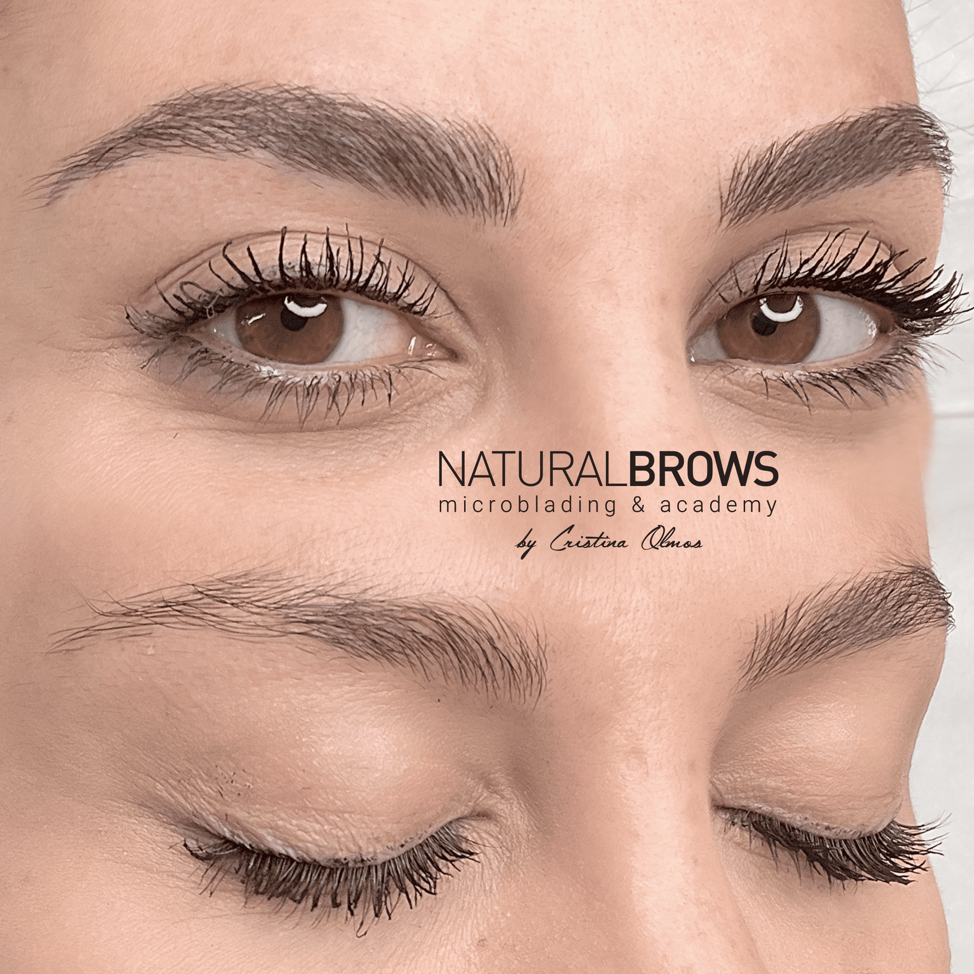 Un primer plano del rostro de una mujer con los ojos cerrados.