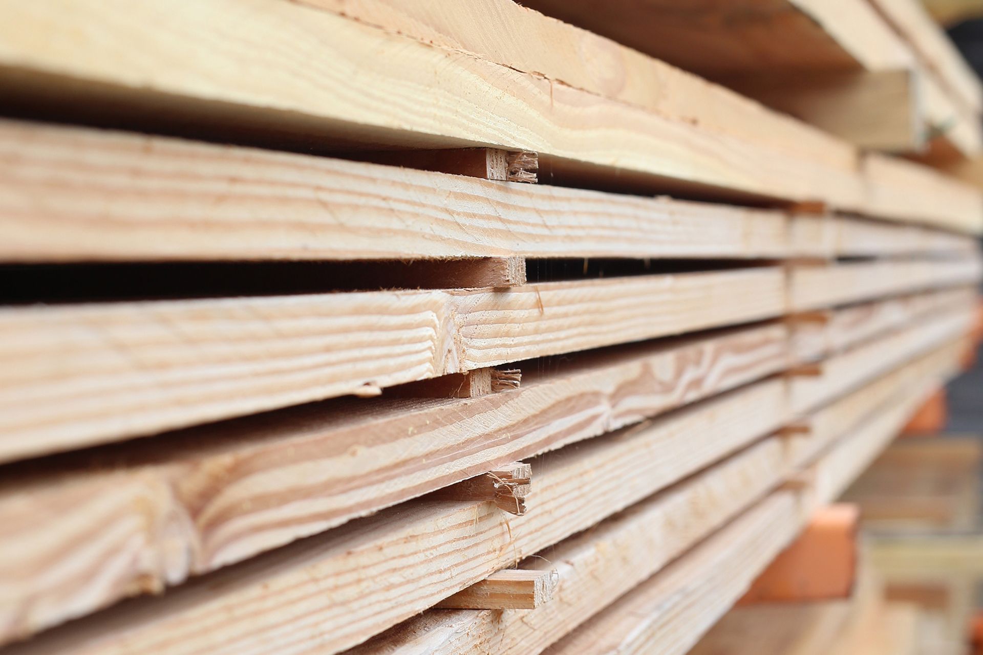 Plusieurs planches de bois empilée